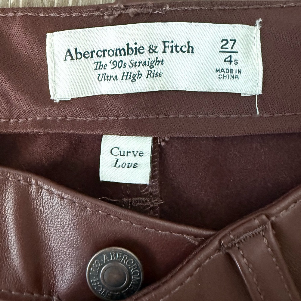 Abercrombie and Fitch Curve Love Vegan Leather 90s Straight Pants - Picture 5 of 5